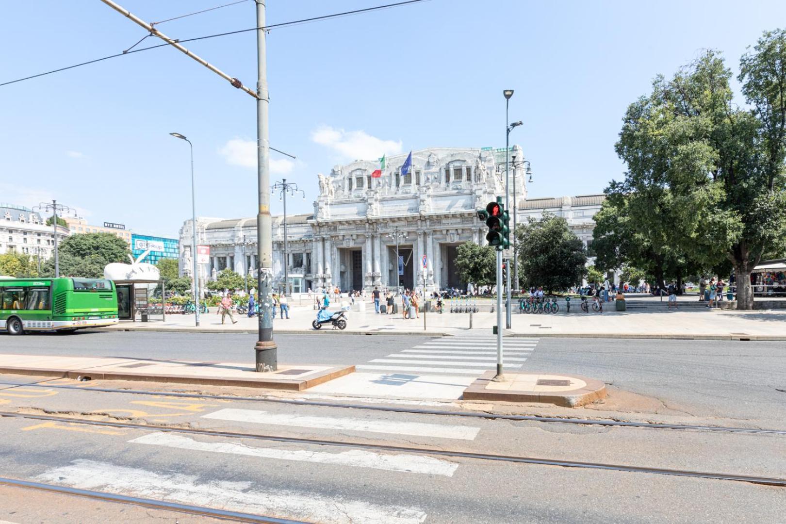 מילאנו Centrale Suite With Balcony - Top Collection מראה חיצוני תמונה